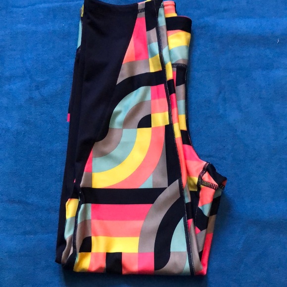 Gap Fit Capri Colorblock Leggings for Girls - Picture 8 of 8